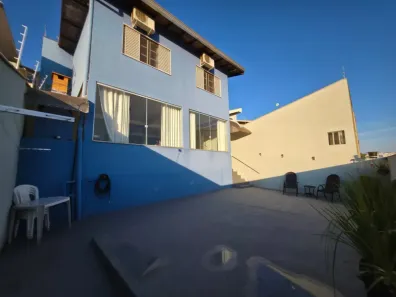 Sobrado com 3 Quartos para alugar, 201m² no Jardim Alvorada, Londrina