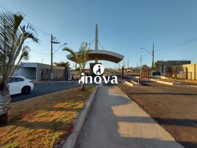 Casa de Condomínio com 3 Quartos para alugar, 70m² no Recreio dos Bandeirantes, Uberaba