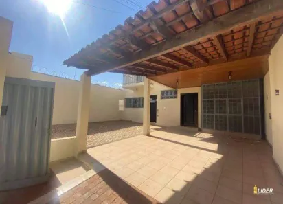 Sobrado com 4 Quartos para alugar, 157m² no Centro, Uberlândia