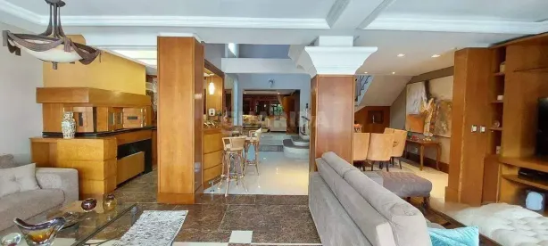 Casa com 4 Quartos para alugar, 600m² no Jardim Isabel, Porto Alegre