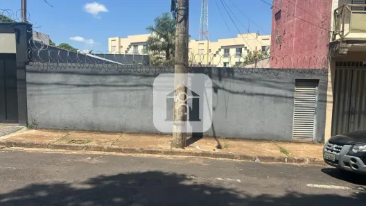 Lote/Terreno à venda, 250m² no Umuarama, Uberlândia