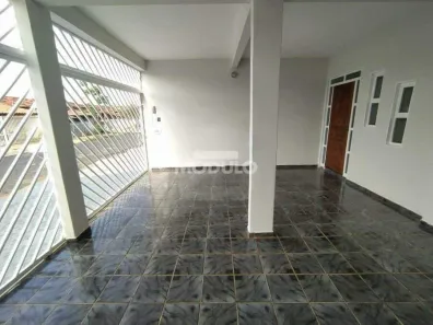 Sobrado com 4 Quartos à venda, 232m² no Cidade Jardim, Uberlândia