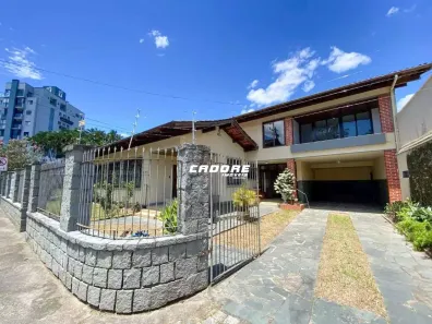 Casa com 6 Quartos para alugar, 384m² no Água Verde, Blumenau