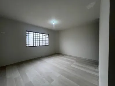 Kitnet para alugar, 30m² no Zona 07, Maringá