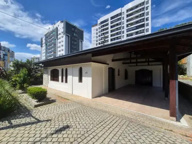 Casa com 4 Quartos para alugar, 160m² no Atiradores, Joinville
