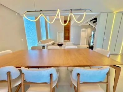Sobrado com 5 Quartos para alugar, 450m² no Jardins Munique, Goiânia