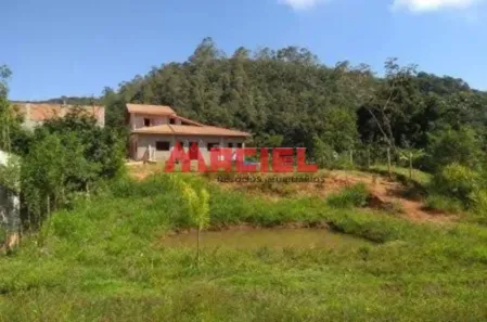 Fazenda/Sítio com 4 Quartos à venda, 200m² no Vila São Geraldo, São José dos Campos
