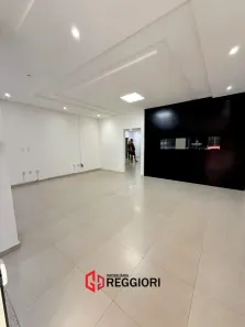 Sala Comercial para alugar, 131m² no Meia Praia, Itapema