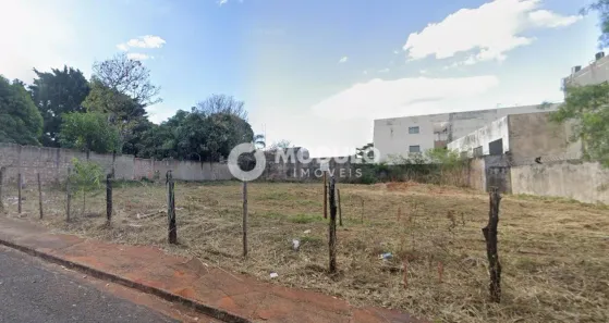 Lote/Terreno para alugar, 1200m² no Marta Helena, Uberlândia