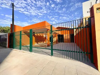 Casa com 3 Quartos para alugar, 221m² no Jardim São Carlos, São Carlos