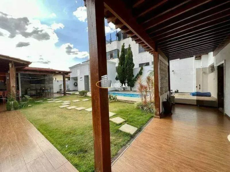 Casa com 5 quartos — Castelo, Belo Horizonte