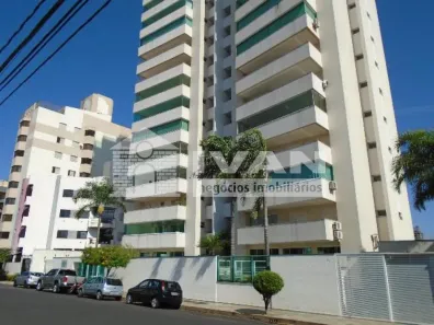 Apartamento com 3 Quartos para alugar, 241m² no Saraiva, Uberlândia