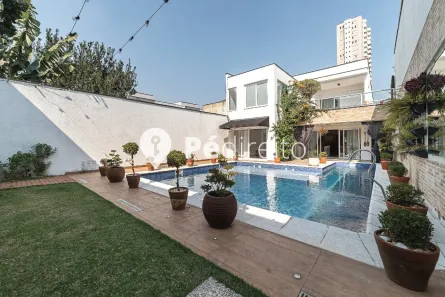 Casa com 4 Quartos para alugar, 590m² no Vila Bertioga, São Paulo