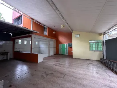 Casa com 2 Quartos para alugar, 200m² no Parque 10 de Novembro, Manaus