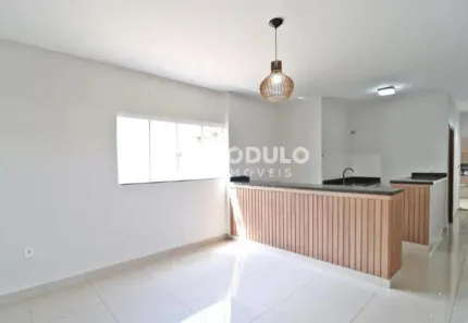 Casa com 3 Quartos para alugar, 140m² no Osvaldo Rezende, Uberlândia