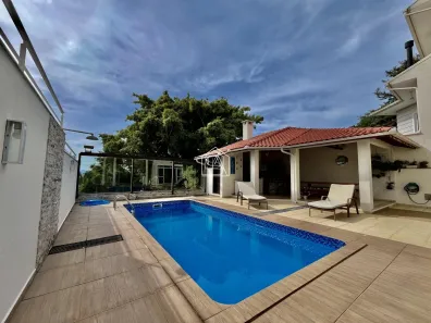Casa com 3 Quartos à venda, 244m² no Ponta de Baixo, São José