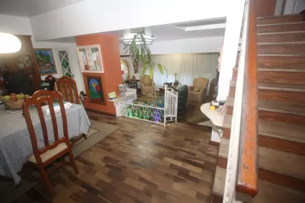 Casa com 3 Quartos para alugar, 600m² no Centro, Pelotas