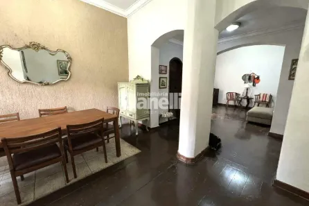 Sobrado com 6 Quartos à venda, 464m² no Centro, Taubaté