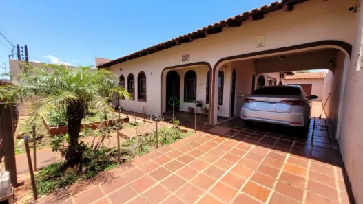 Casa com 3 Quartos à venda, 201m² no Champagnat, Londrina