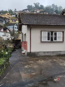 Casa com 2 Quartos à venda, 102m² no Castrioto, Petrópolis