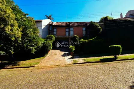 Casa com 4 Quartos à venda, 350m² no Três Figueiras, Porto Alegre