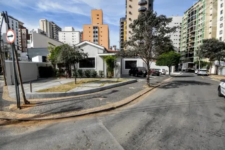 Imóvel Comercial com 4 Quartos para alugar, 200m² no Cambuí, Campinas