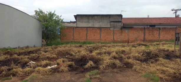 Lote/Terreno à venda, 186m² no Jardim Universal, Araraquara