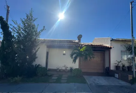 Casa de Condomínio com 3 Quartos à venda, 180m² no Fazenda São Domingos, Goiânia