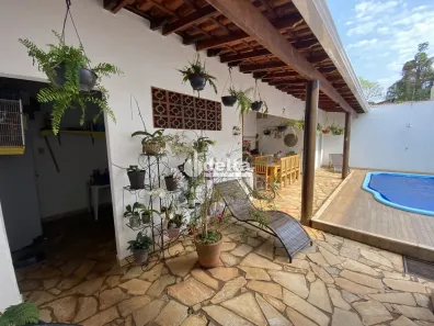 Casa com 5 Quartos à venda, 298m² no Cidade Jardim, Uberlândia