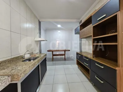 Casa com 3 Quartos para alugar, 75m² no Jardim Canaã, Uberlândia