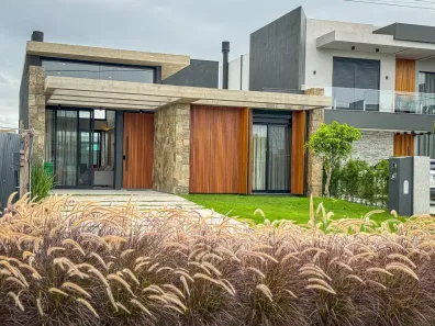 Casa de Condomínio com 4 Quartos à venda, 180m² no XANGRI-LÁ, Xangri-lá
