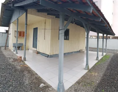 Casa com 2 Quartos para alugar, 50m² no Fátima, Joinville