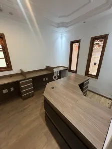 com 3 Quartos para alugar, 316m² no Parque Residencial Eloy Chaves, Jundiaí