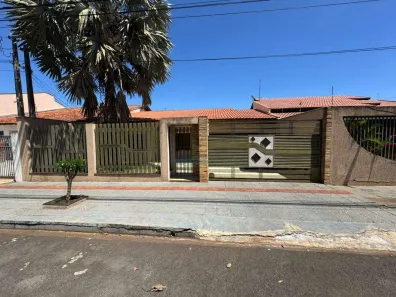 Casa com 3 Quartos à venda, 200m² no Califórnia, Londrina