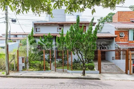 Casa com 3 Quartos à venda, 247m² no Jardim Itu, Porto Alegre