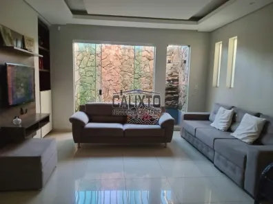 Casa com 5 Quartos à venda, 225m² no Santa Mônica, Uberlândia
