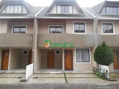 Sobrado com 3 Quartos para alugar, 140m² no Uberaba, Curitiba
