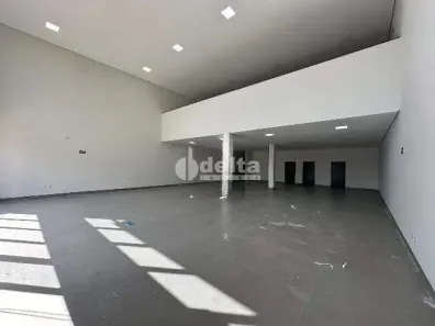 Ponto Comercial para alugar, 390m² no Novo Mundo, Uberlândia