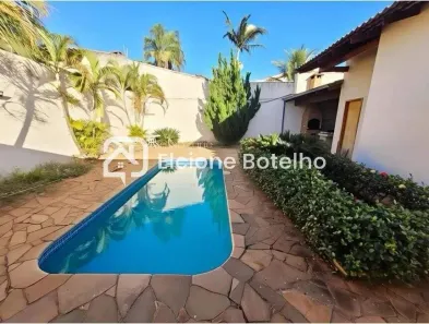 Casa com 3 Quartos para alugar, 233m² no Cidade Jardim, Uberlândia