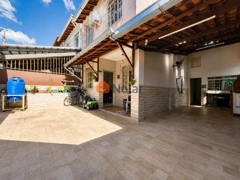 Casa com 4 quartos — Santa Amélia, Belo Horizonte