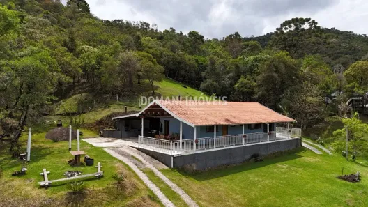 Fazenda/Sítio com 3 Quartos à venda, 180m² no Abernéssia, Campos do Jordão