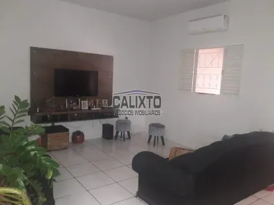 Sobrado com 2 Quartos à venda, 250m² no Laranjeiras, Uberlândia