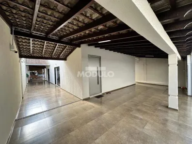 Casa com 3 Quartos à venda, 220m² no Alto Umuarama, Uberlândia