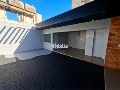Casa com 3 Quartos para alugar, 200m² no Martins, Uberlândia