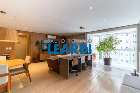 Apartamento com 2 Quartos para alugar, 95m² no Vila Nova Conceição, São Paulo