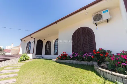 Casa com 3 Quartos à venda, 124m² no Barreiros, São José