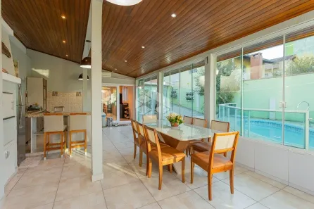 Casa com 3 Quartos à venda, 388m² no Vila Ipiranga, Porto Alegre