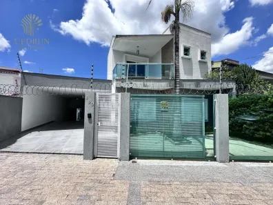 Casa com 5 Quartos à venda, 360m² no Zona 04, Maringá