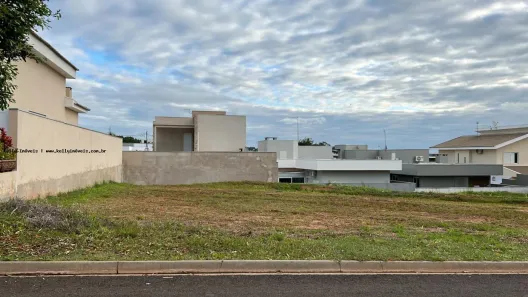 Lote/Terreno à venda, 300m² no Parque Residencial Mart Ville, Presidente Prudente