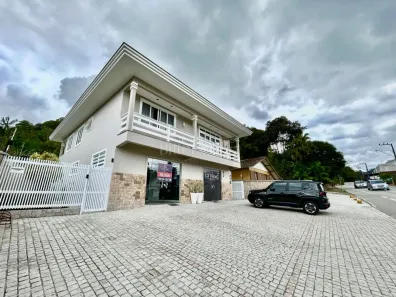 Casa com 3 Quartos à venda, 294m² no São Marcos, Joinville